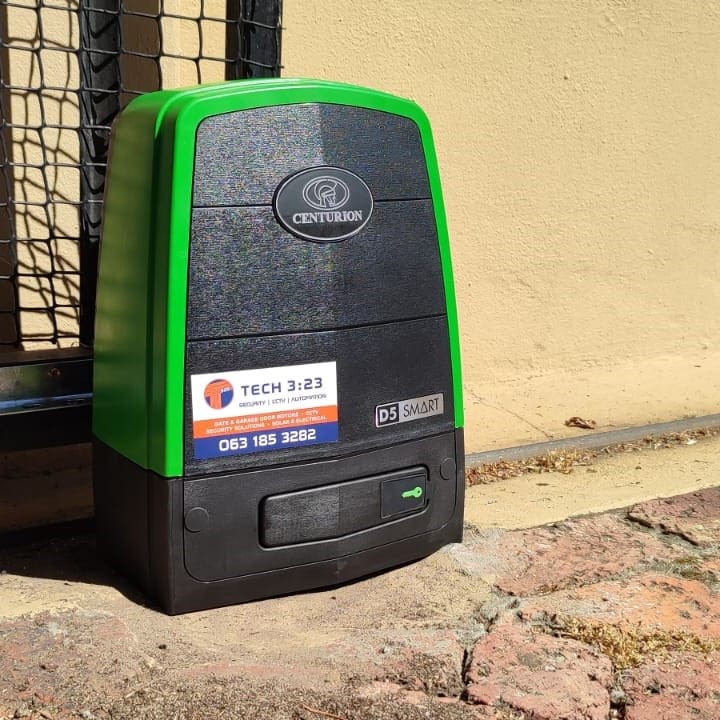 Our client requested a fast and reliable gate motor to replace his slower and old technology gate motor. We installed the Centurion D5 SMART as the best option for speed and reliability.